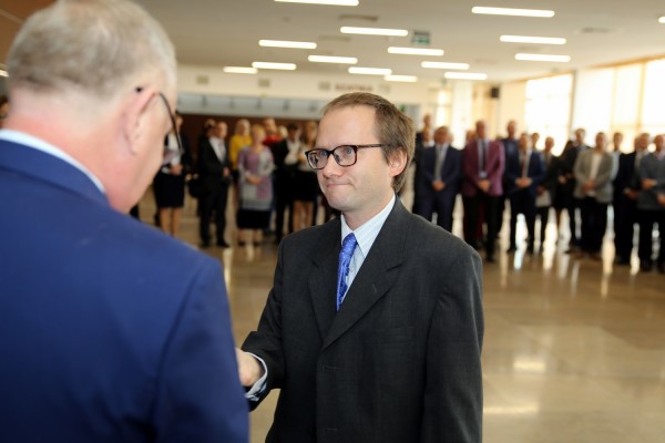 Wręczenie nagród JM Rektora UMK w fouer Auli UMK (26.09.2019) [fot. Anna Bielawiec-Osińska]
